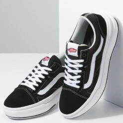 Vans Comfycush Old Skool Overt Shoe -Outdoor Shoe Store BLAWHI D4 11