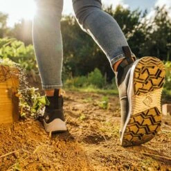 Muck Boots Outscape Chelsea Boot - Women's -Outdoor Shoe Store BLA D13 1