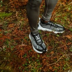 001 Shoe - Women's -Outdoor Shoe Store BLA D4 29