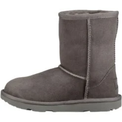 Ugg Classic II Boot - Kids' 10 Ugg Classic II Boot - Kids' -Outdoor Shoe Store GRE D2 2